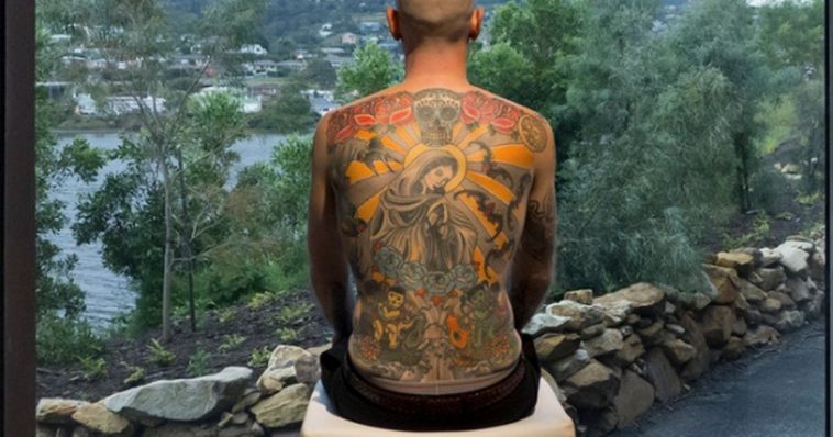 Tasmanian museum live streams 'human canvas' whose artist-designed tattoos are worth €150,000
